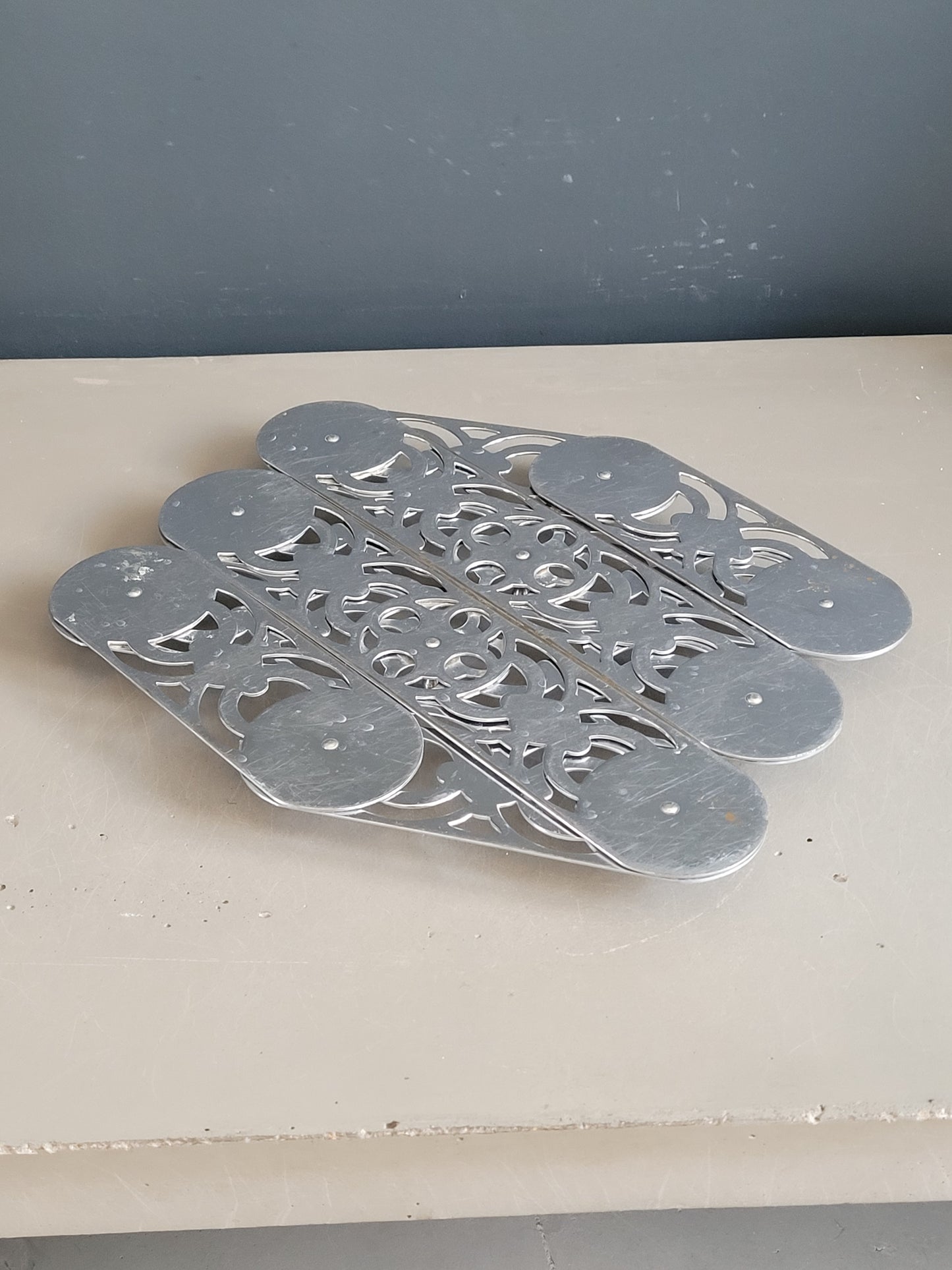 Grand dessous de plat articulé en inox - Ref 404