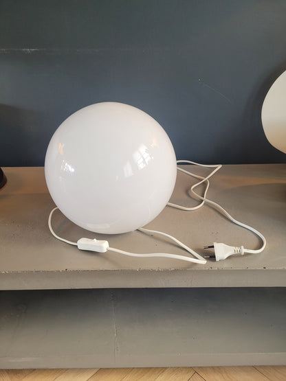 Lampe à poser globe verre opaline Ikea - Ref 311
