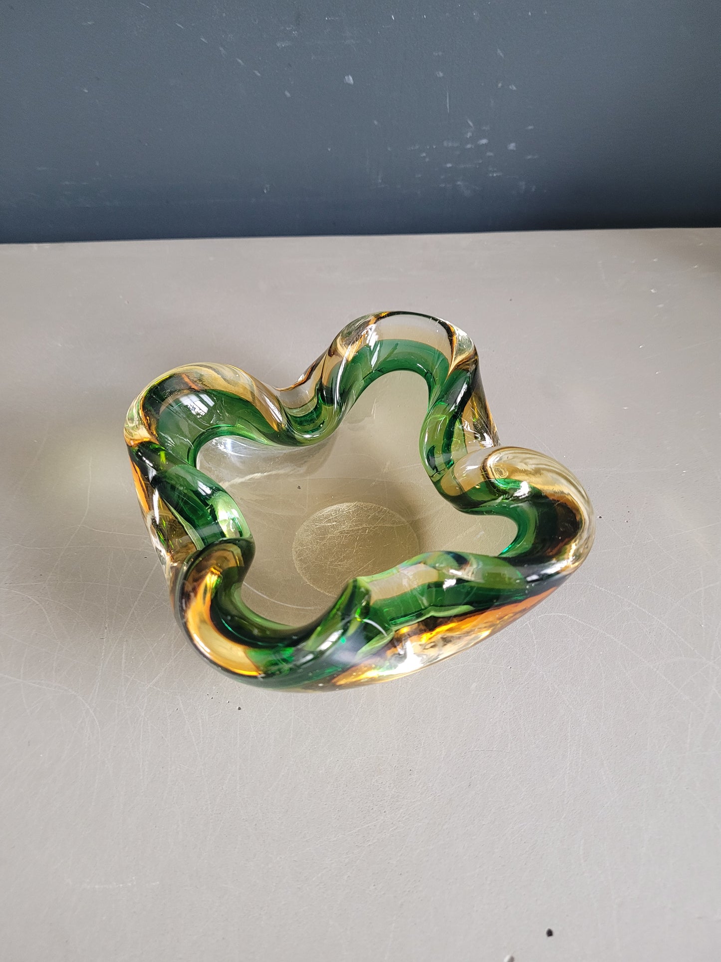 Cendrier carré en verre courbé bicolore- Ref 390