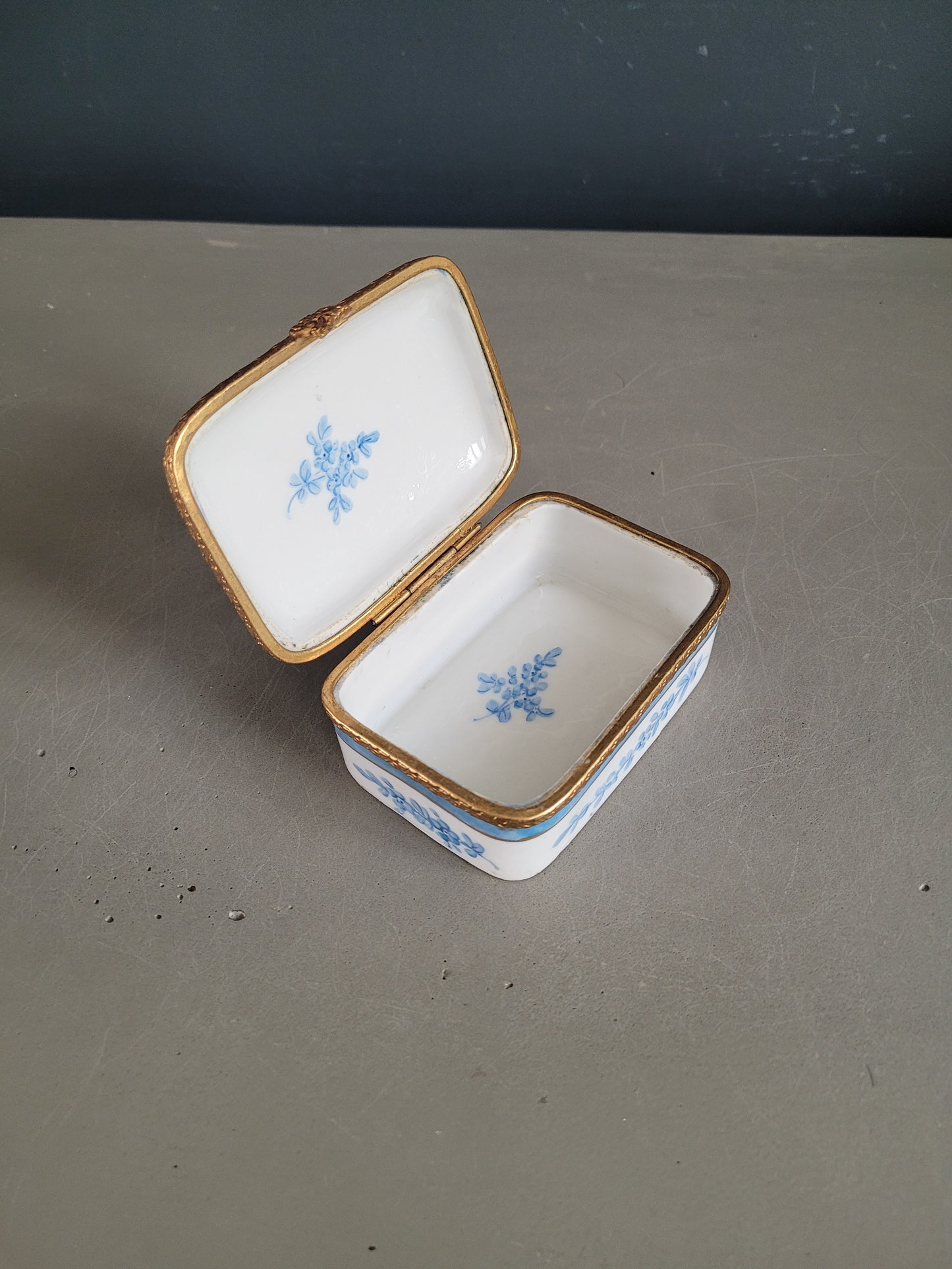 Pilulier en porcelaine peint à la main - Ref 389