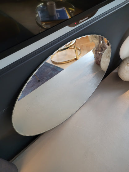 Miroir ovale ancien à bords ciselés - Ref 695