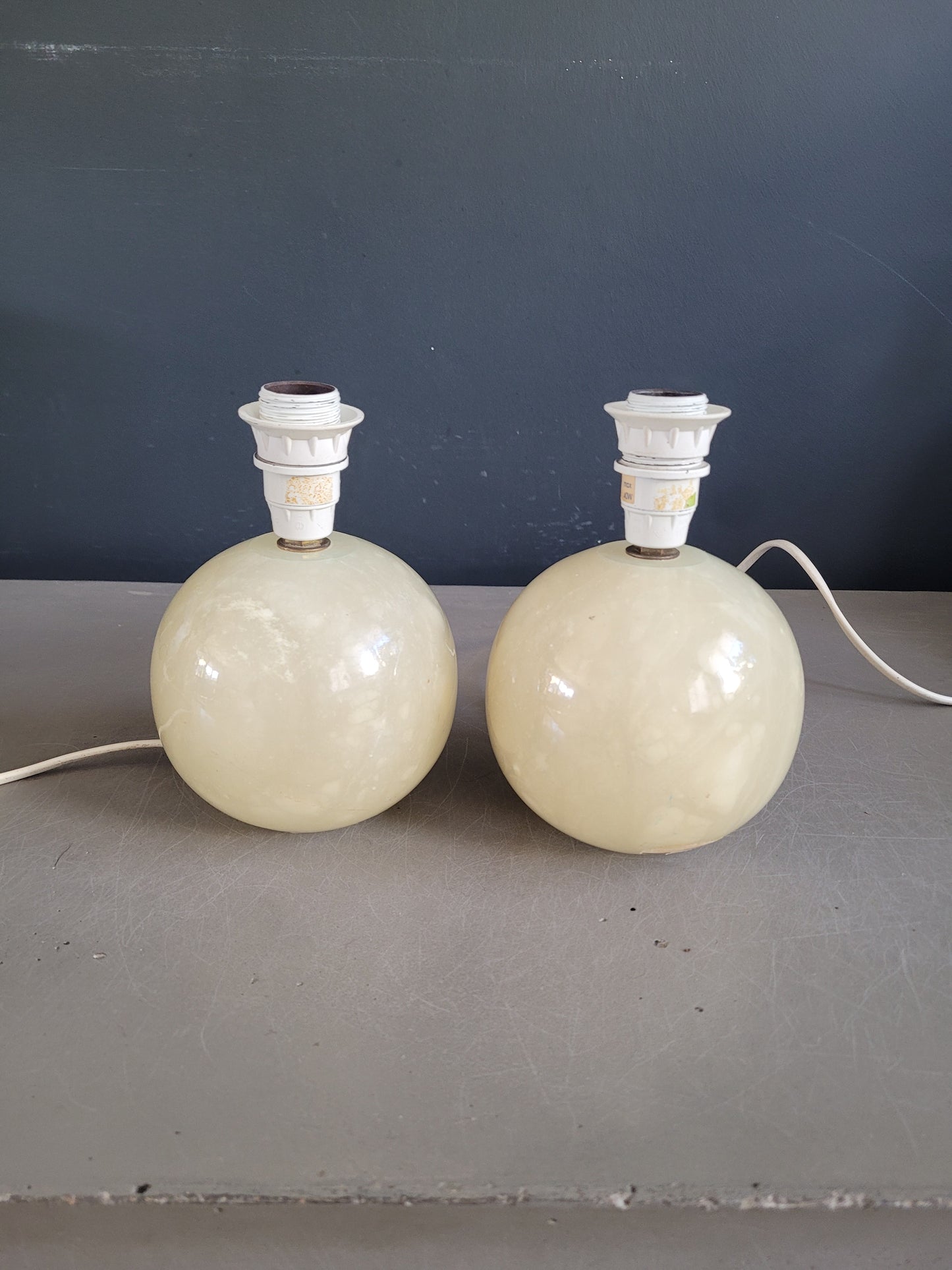 Paire de pieds de lampes boules en albâtre- Ref 639