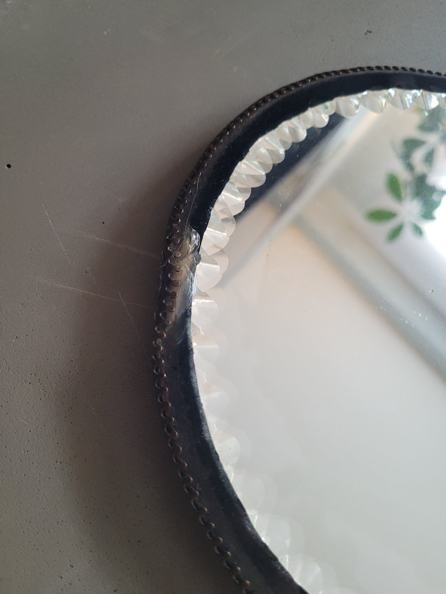 Miroir biseauté et ciselé ancien - Ref 806
