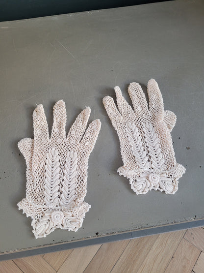 Paire de gants en dentelle crème- Ref 777