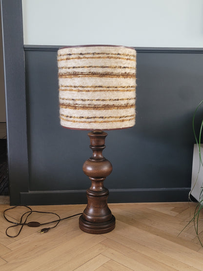 Grande lampe vintage pied bois abat-jour laine bouclettes - Ref 1025