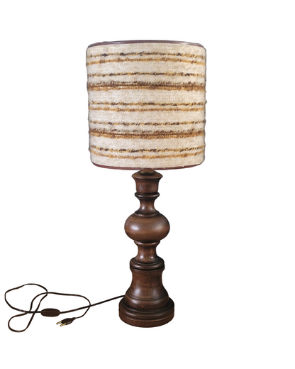 Grande lampe vintage pied bois abat-jour laine bouclettes - Ref 1025