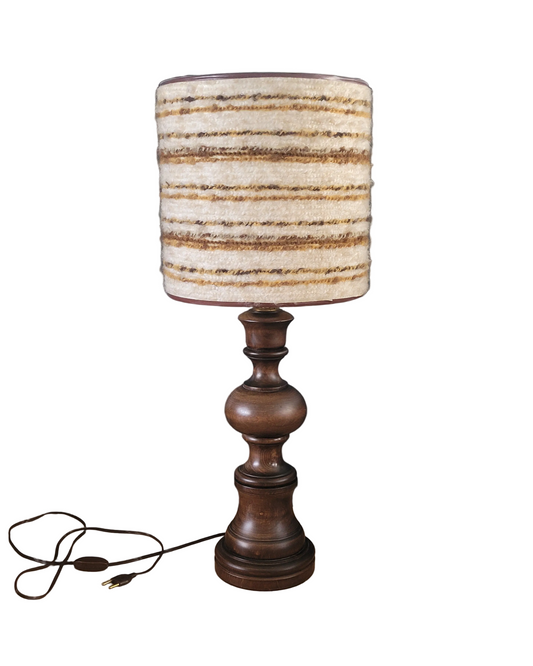 Grande lampe vintage pied bois abat-jour laine bouclettes - Ref 1025