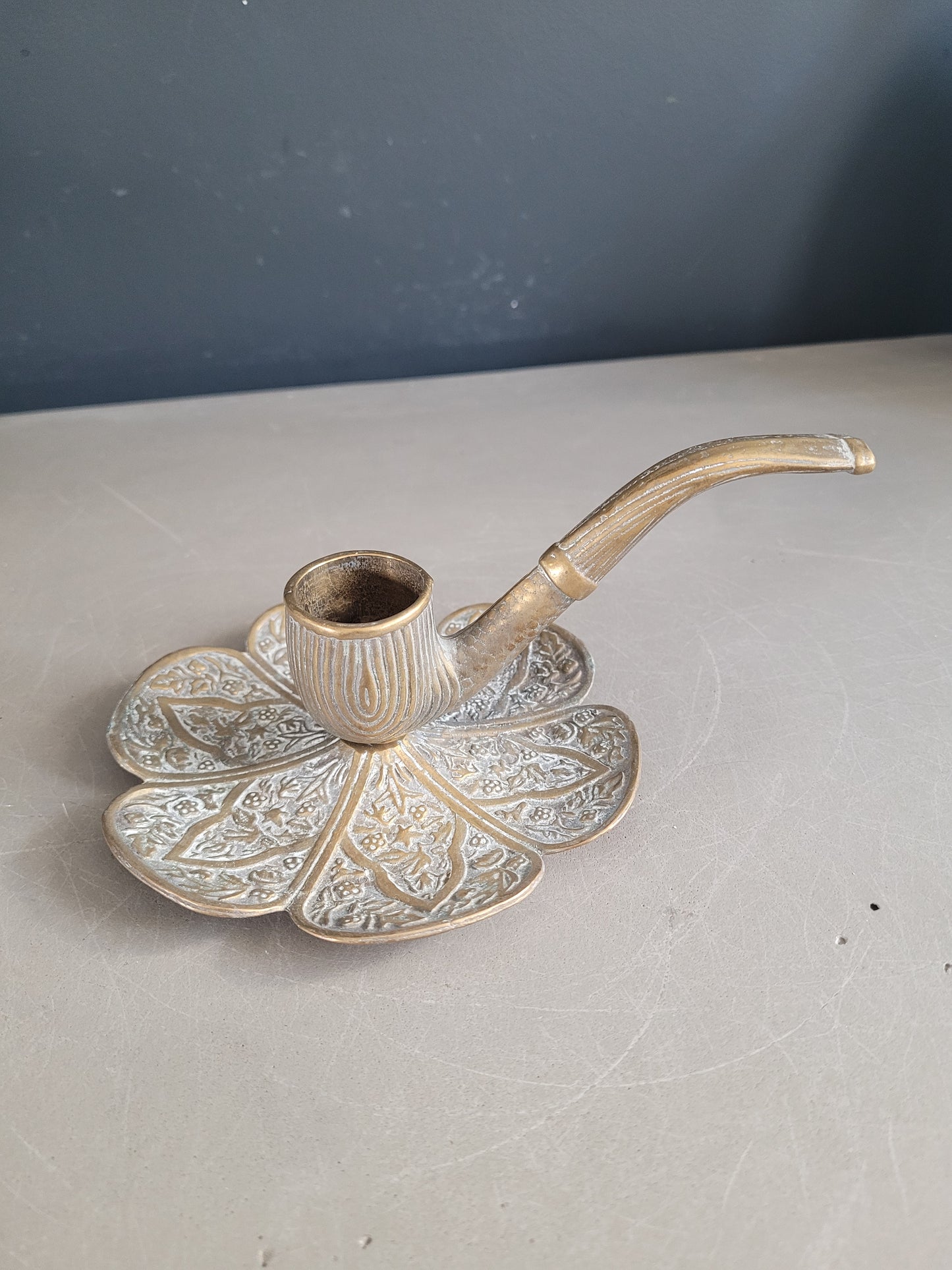 Bougeoir pipe en laiton ouvragé - Ref 958