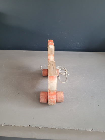 Jouet chien à tirer ancien en bois peint - Ref 906