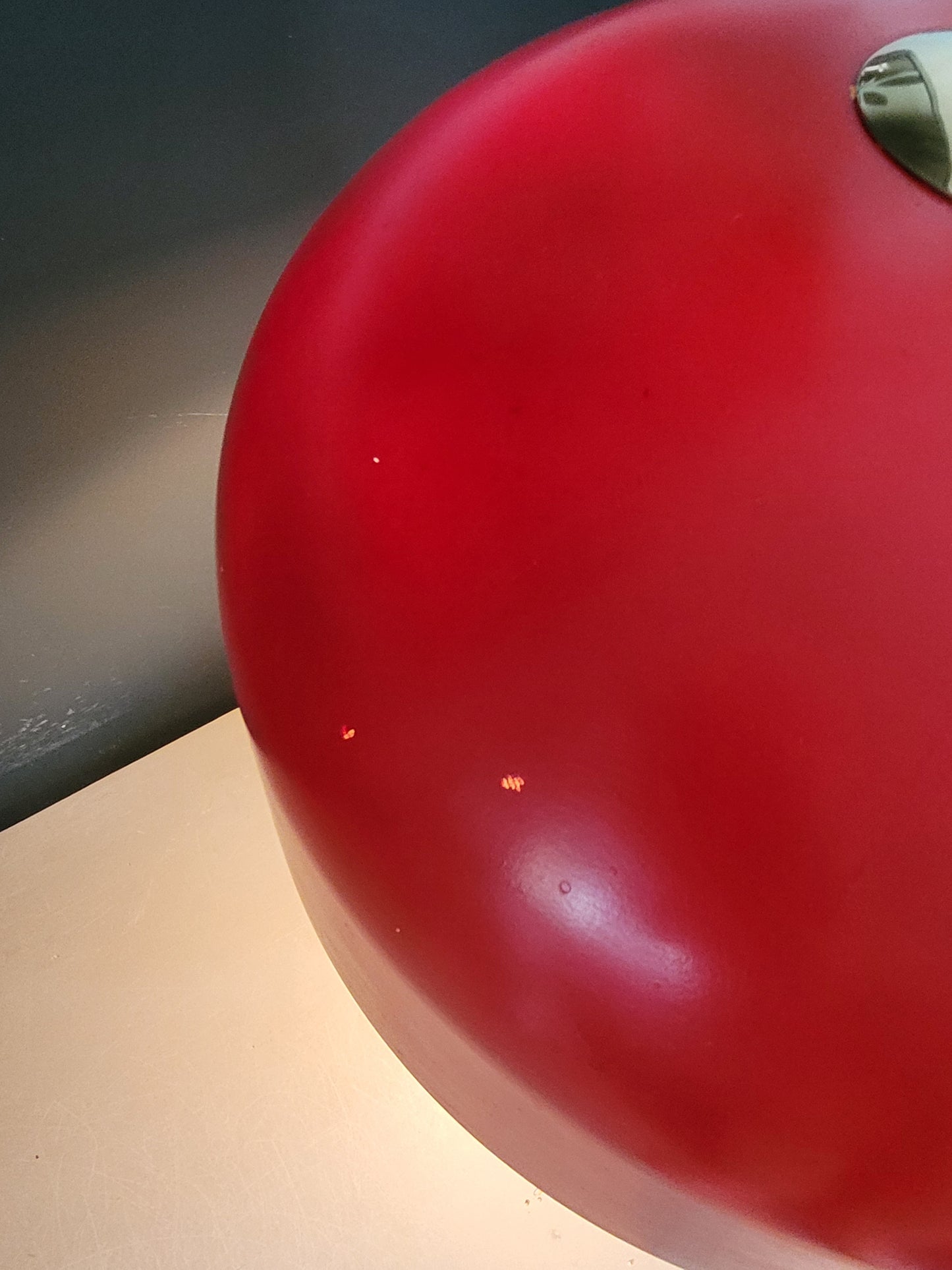 Lampe à poser vintage, abat-jour cloche et pied laiton - Ref 824