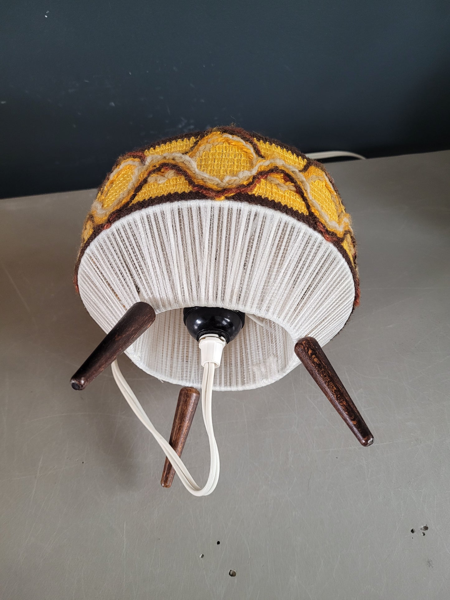 Lampe ovni tripode années 60 - Ref 828