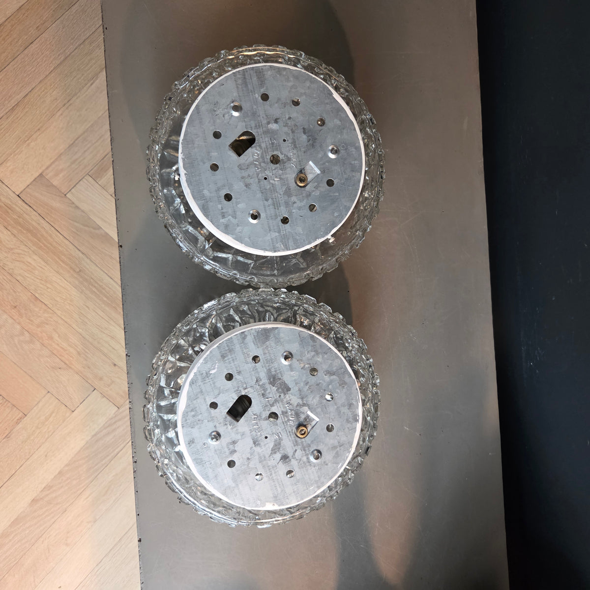 Paire de plafonniers ou appliques en verre moulé - Ref 1434