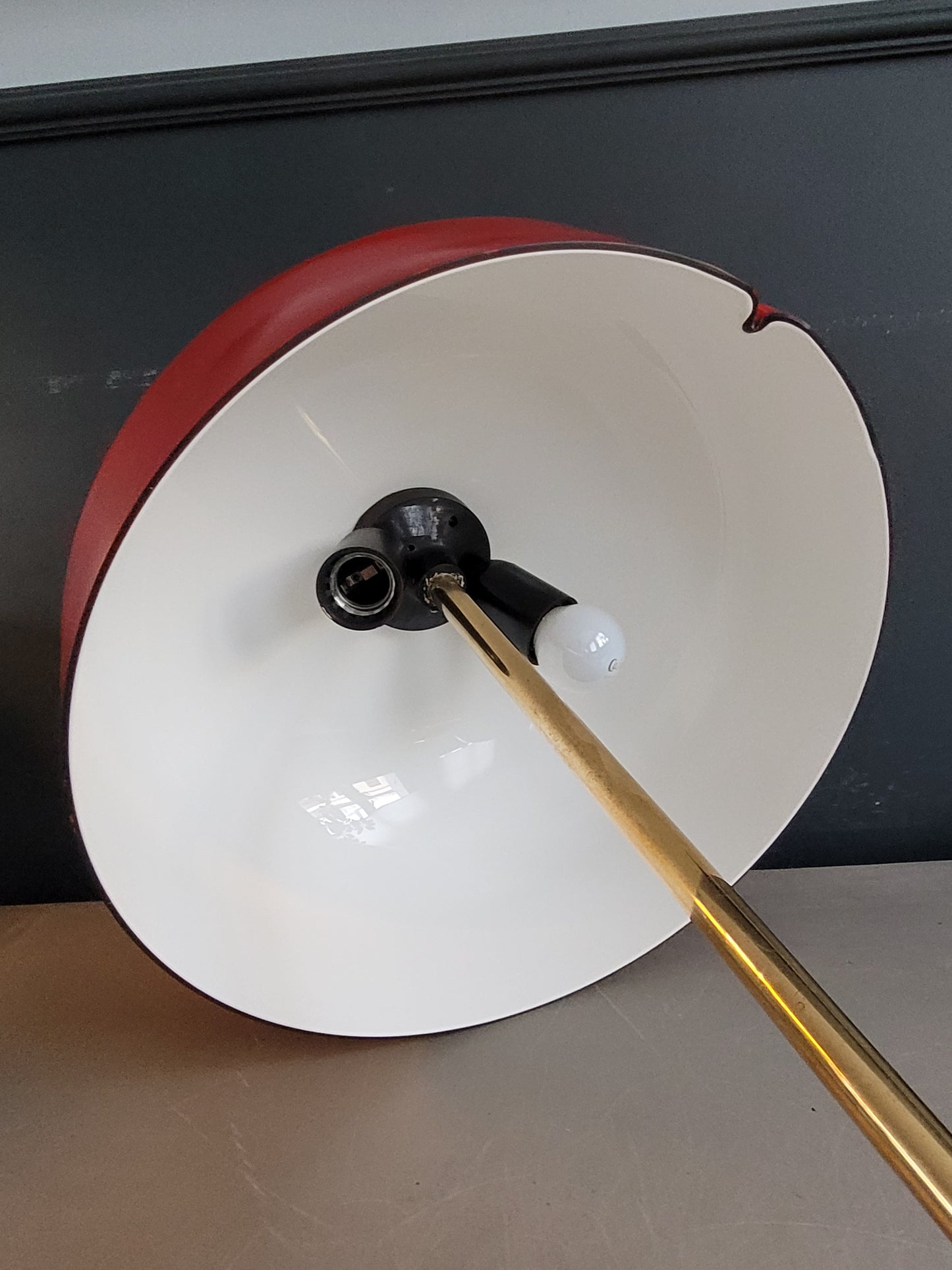 Lampe à poser vintage, abat-jour cloche et pied laiton - Ref 824