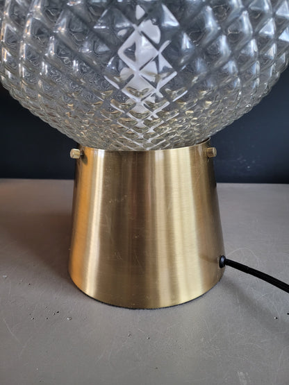 Lampe à poser avec globe en verre moulé - Ref 690
