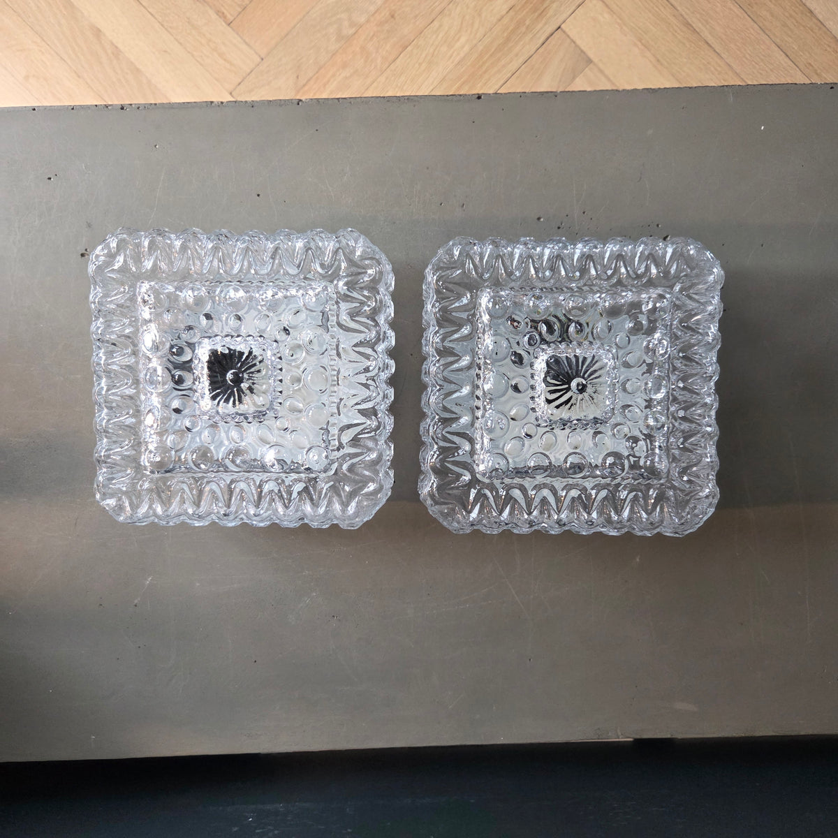 Paire de plafonniers ou appliques en verre moulé - Ref 1430