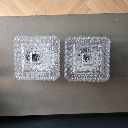 Paire de plafonniers ou appliques en verre moulé - Ref 1430