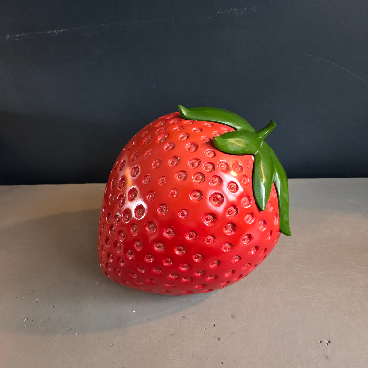 Fraise géante en résine - Ref 1409