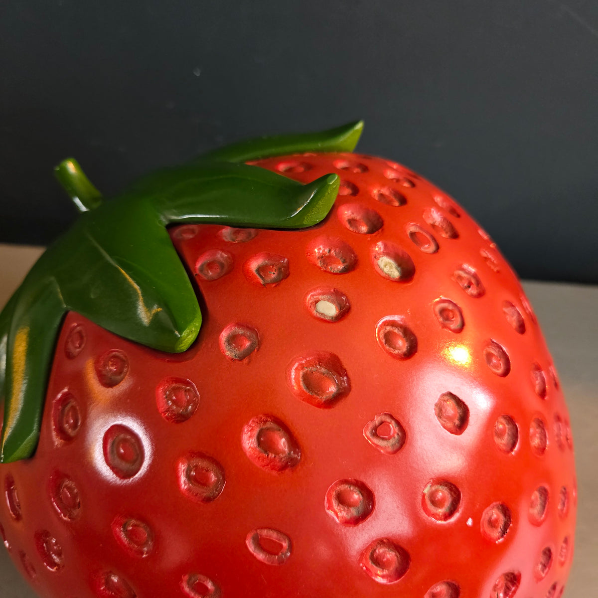 Fraise géante en résine - Ref 1409
