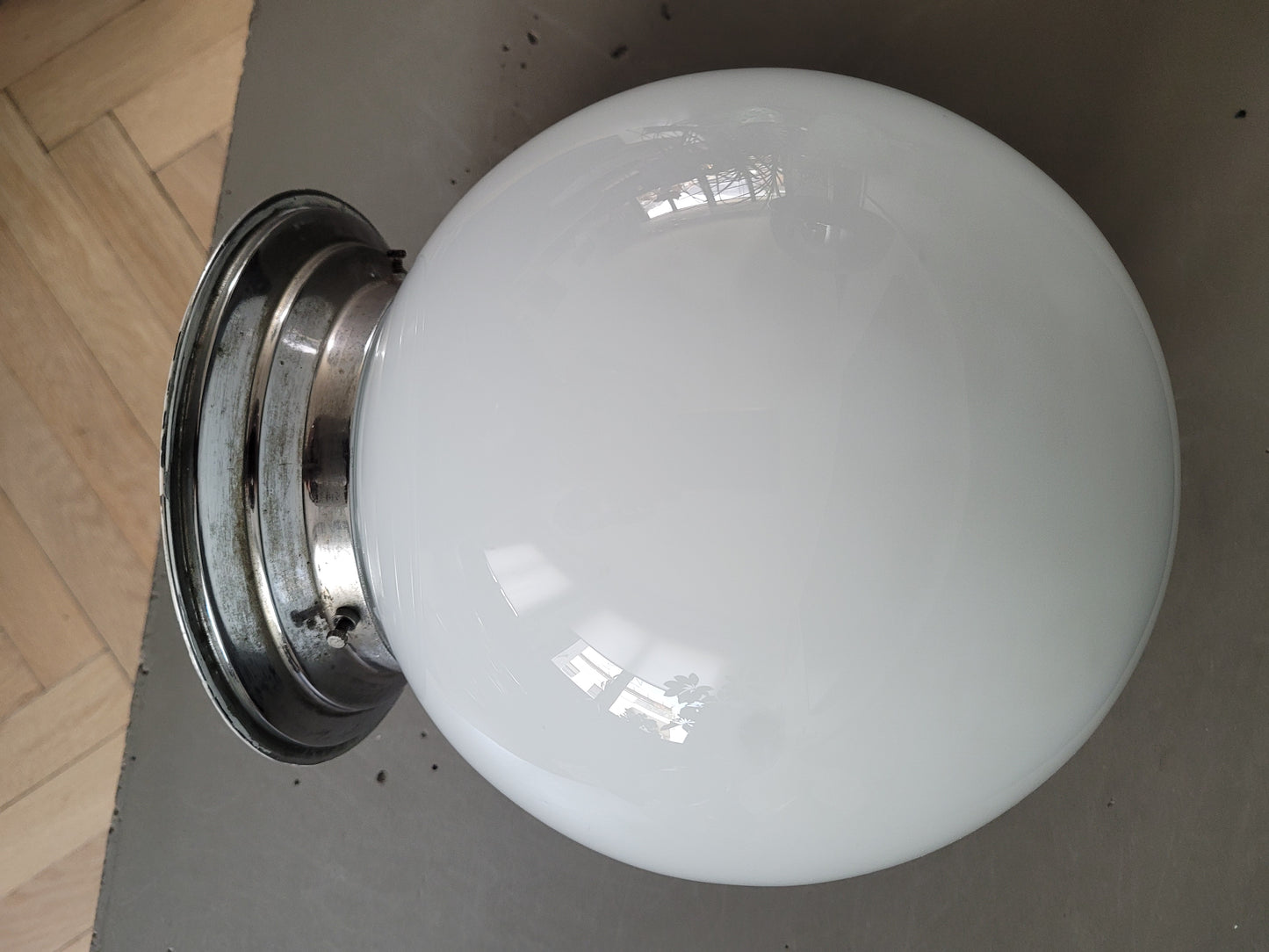 Plafonnier ou applique globe en verre blanc - Ref 829