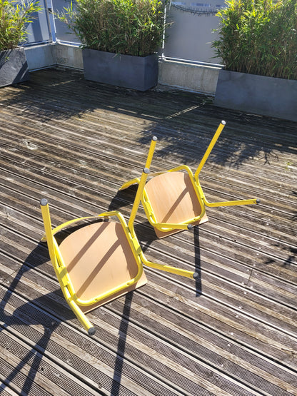 Paire de chaises jaunes en contre-plaqué- Ref 600