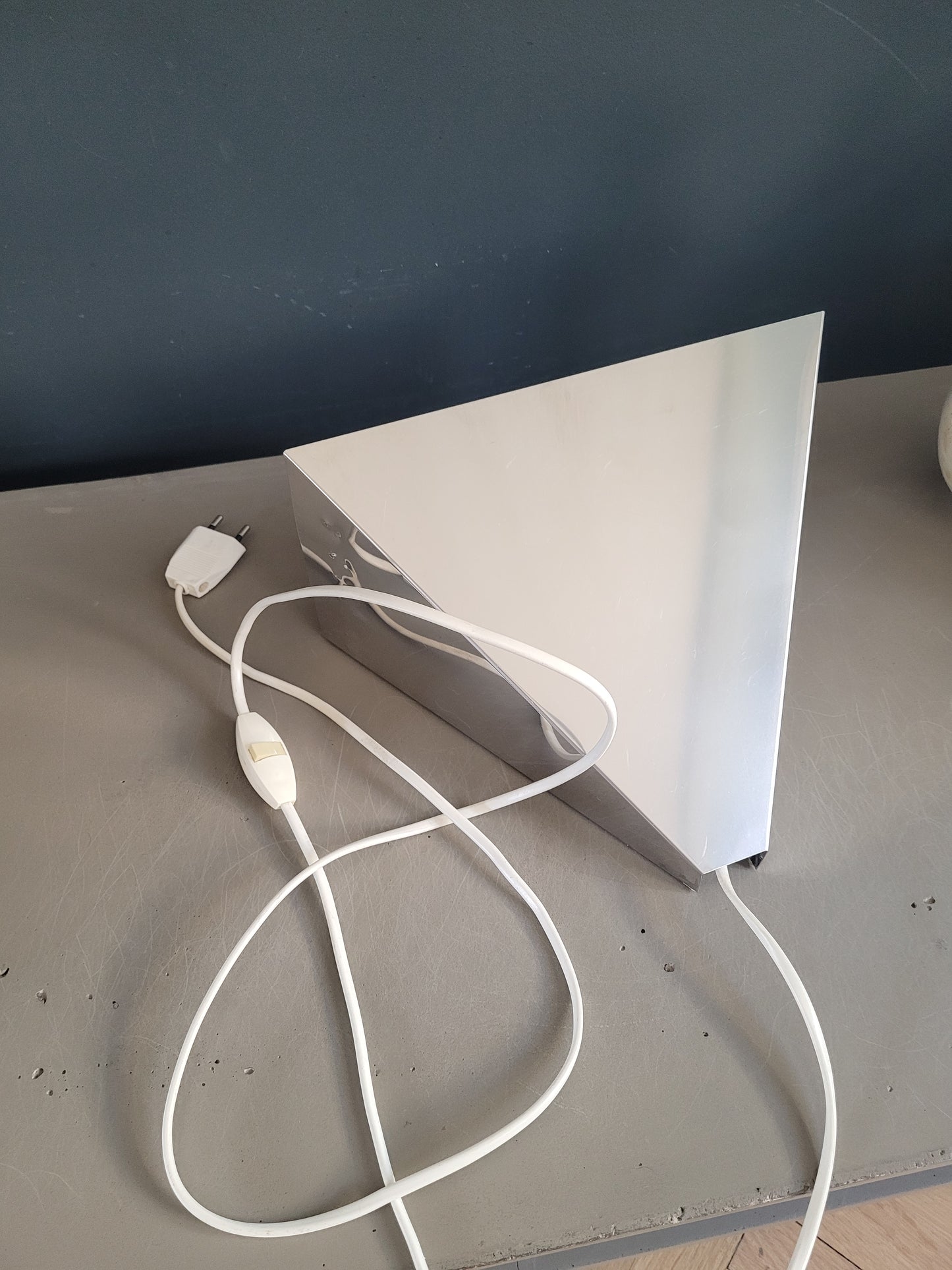 Applique triangulaire Ikea vintage en aluminium - Ref 304