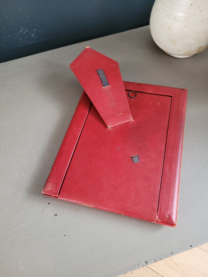 Cadre ancien à poser ou à suspendre en cuir rouge - Ref 793