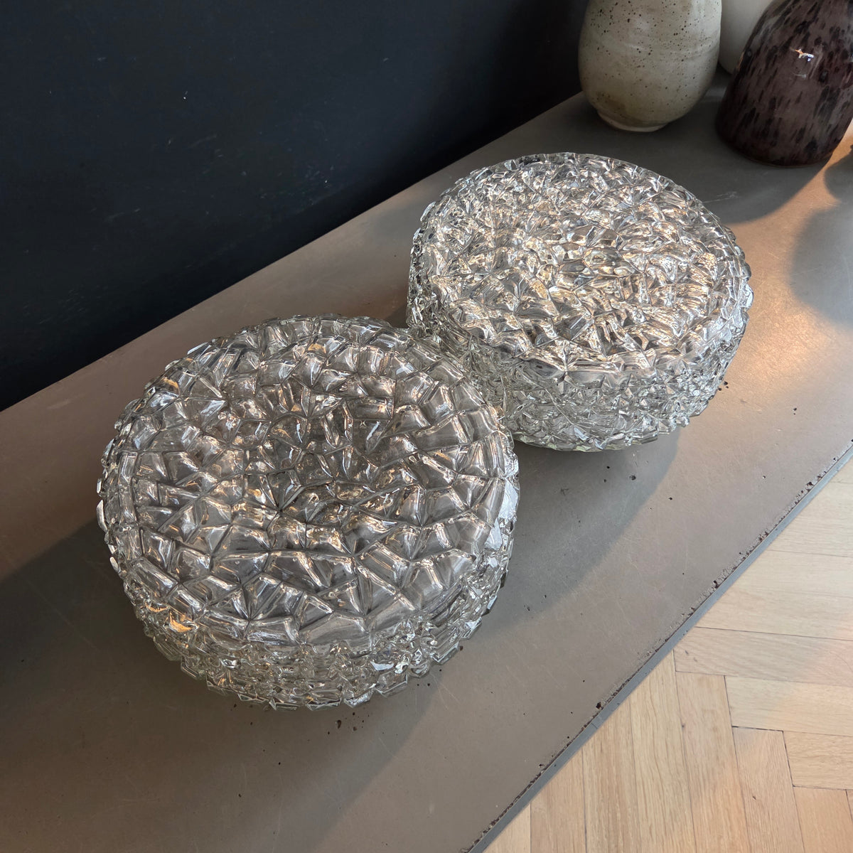 Paire de plafonniers ou appliques en verre moulé - Ref 1434