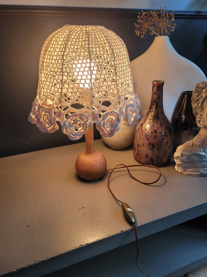 Lampe de chevet avec abat-jour en crochet - Ref 677