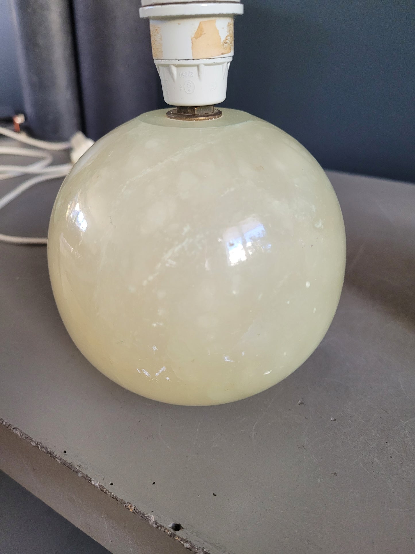 Paire de pieds de lampes boules en albâtre- Ref 639