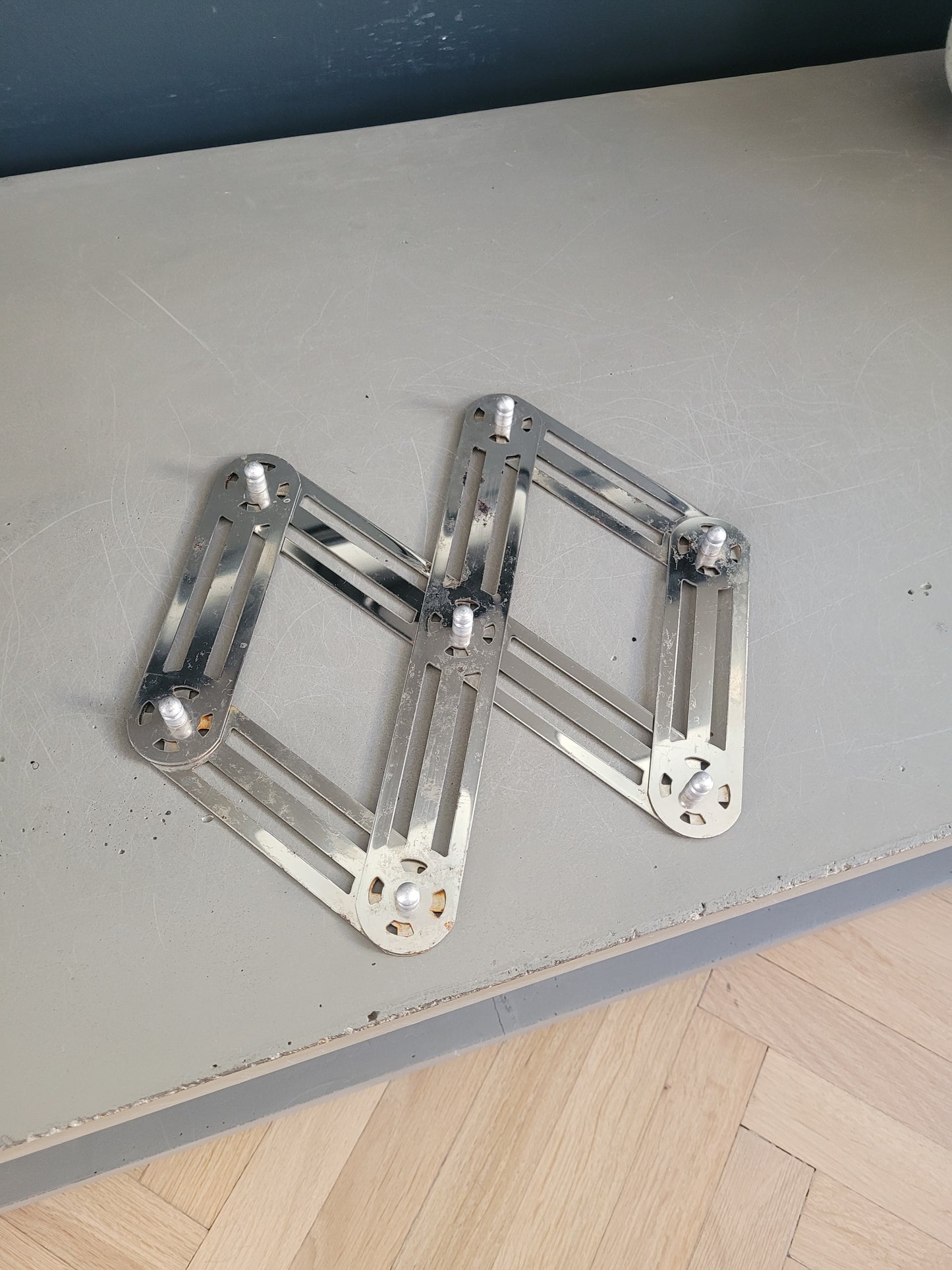 Dessous de plat articulé chromé  - Ref 604