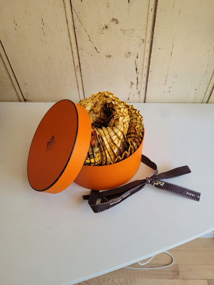 Carré plissé Hermès Gloria Soli par J. Metz - Ref 907