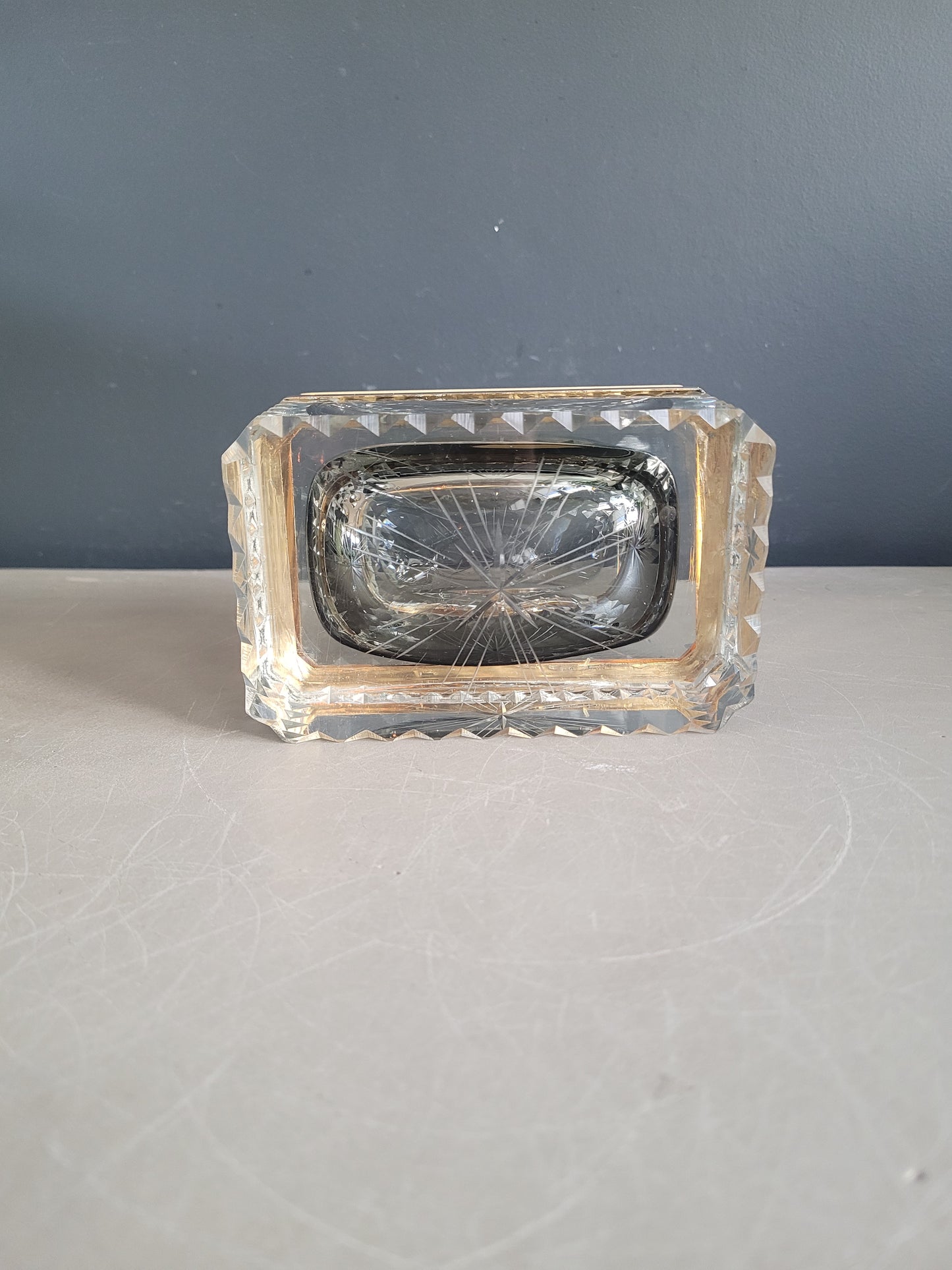 Boîte à bijoux ancienne en verre ciselé- Ref 897