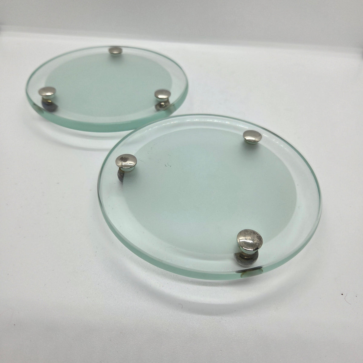 Paire de dessous de bouteilles en verre et métal argenté - Ref 1439