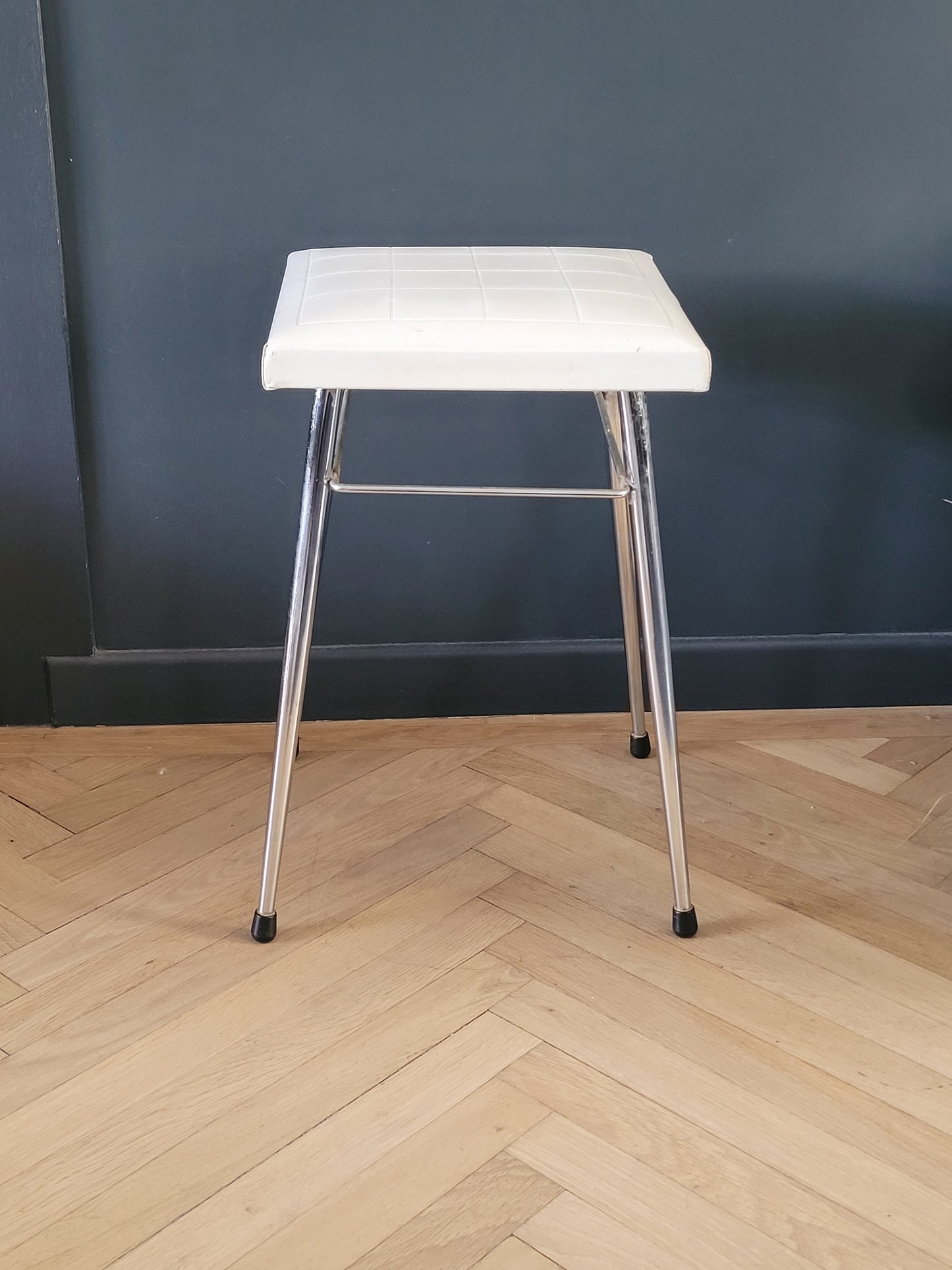 Tabouret vintage en Skaï et chrome- Ref 1017