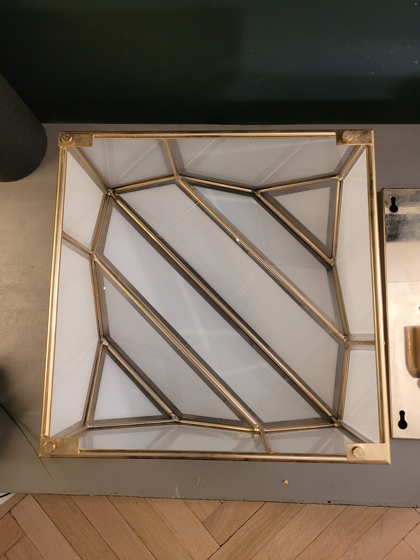 Plafonnier italien en verre bicolore et plaqué or - ref 667