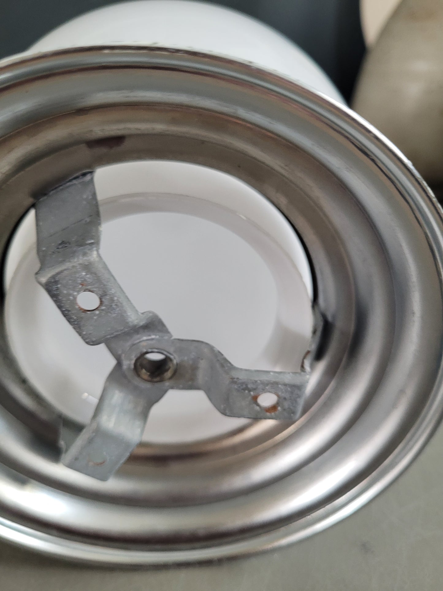 Paire de plafonniers ou appliques globes en verre blanc - Ref 830