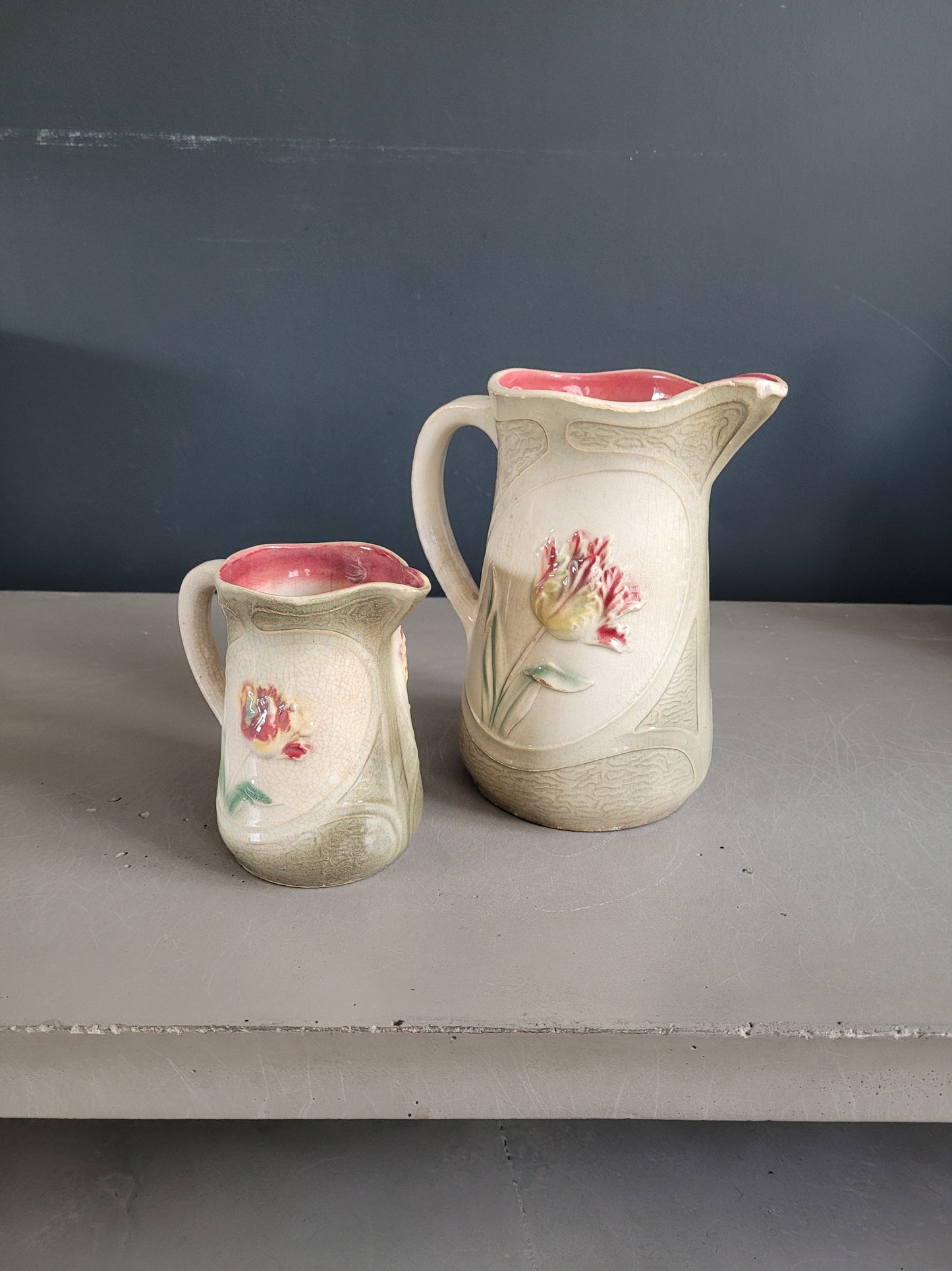 Paire de pichets barbotine décors tulipes - Ref 400