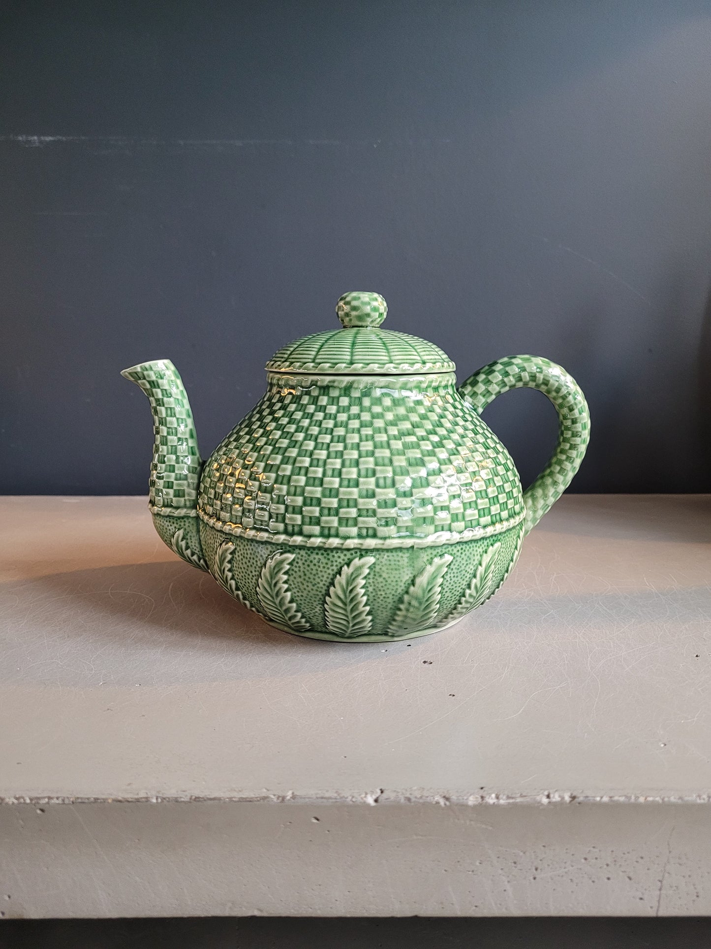 Théière en porcelaine Bordallo Pinheiro - Barbotine verte - Ref 291