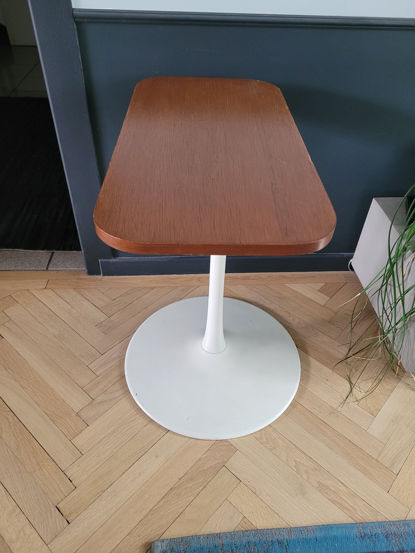 Table pivotante pied tulipe vintage - Ref 858