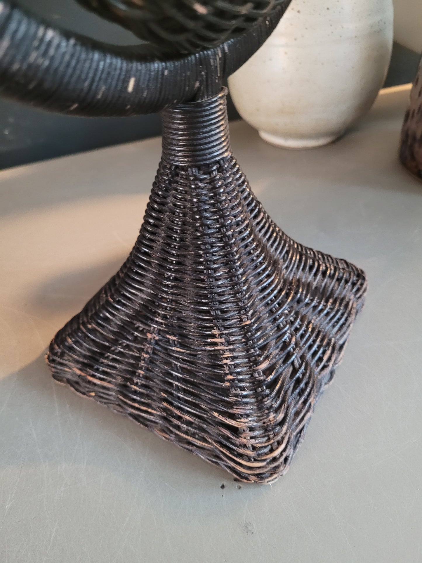 Miroir à poser pivotant en osier noir - Ref 986