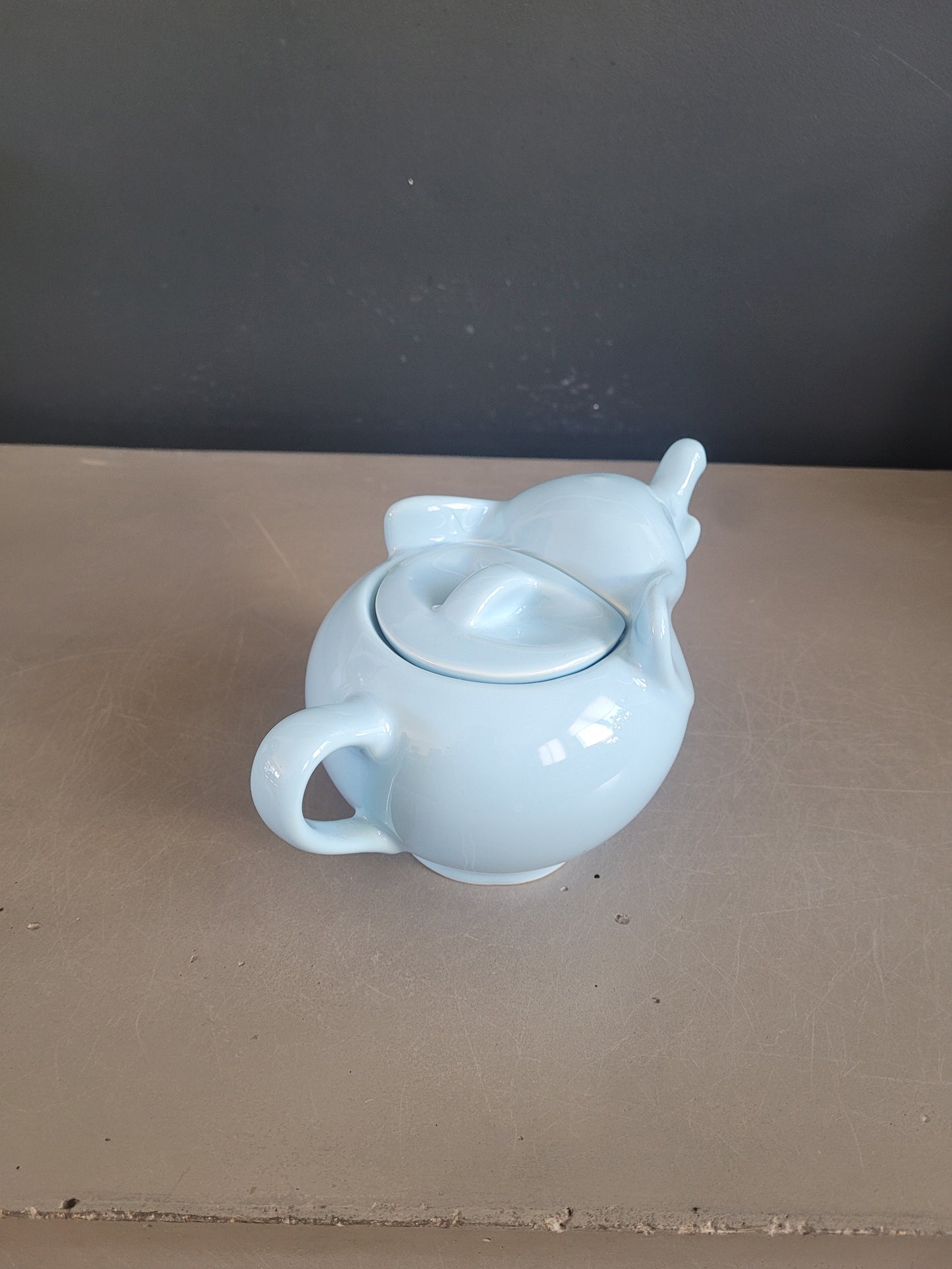 Théière Eléphant vintage en porcelaine bleu ciel - Ref 659