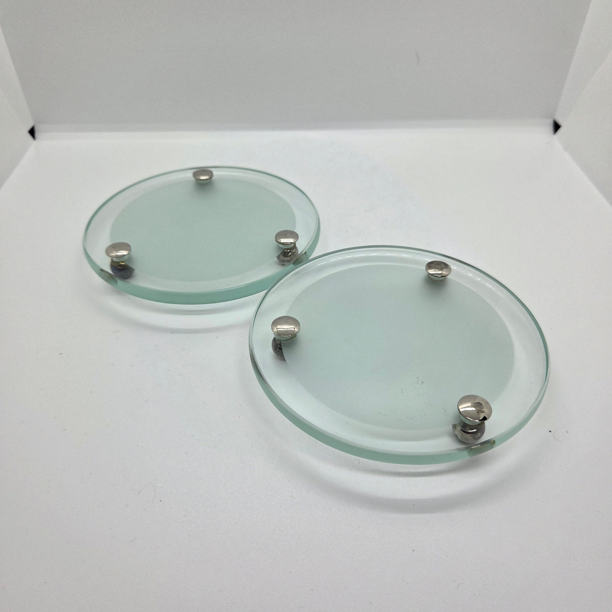 Paire de dessous de bouteilles en verre et métal argenté - Ref 1439