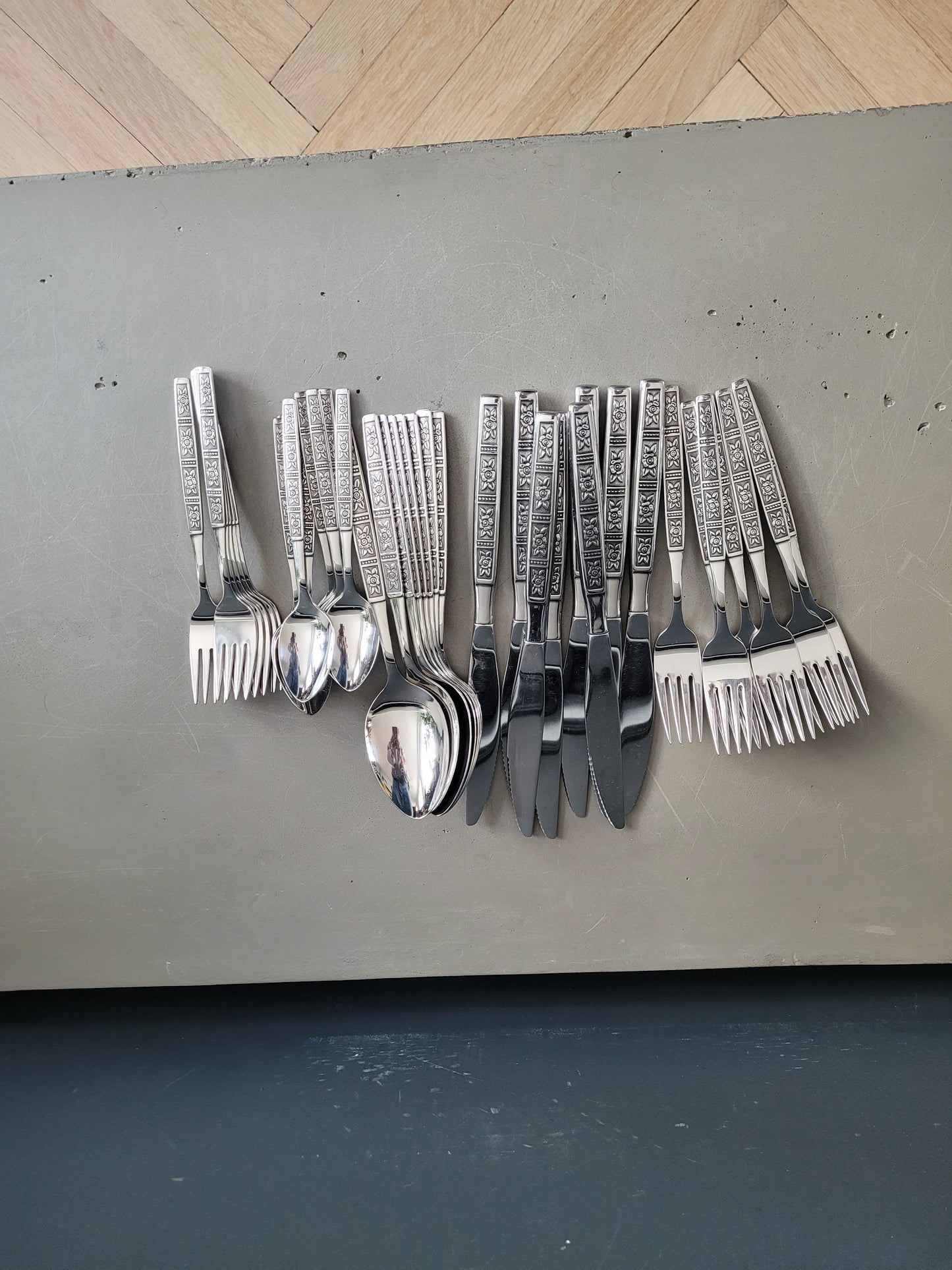 Set de couverts en Inox - Vista Stainless USA - Motifs roses - Ref 1009