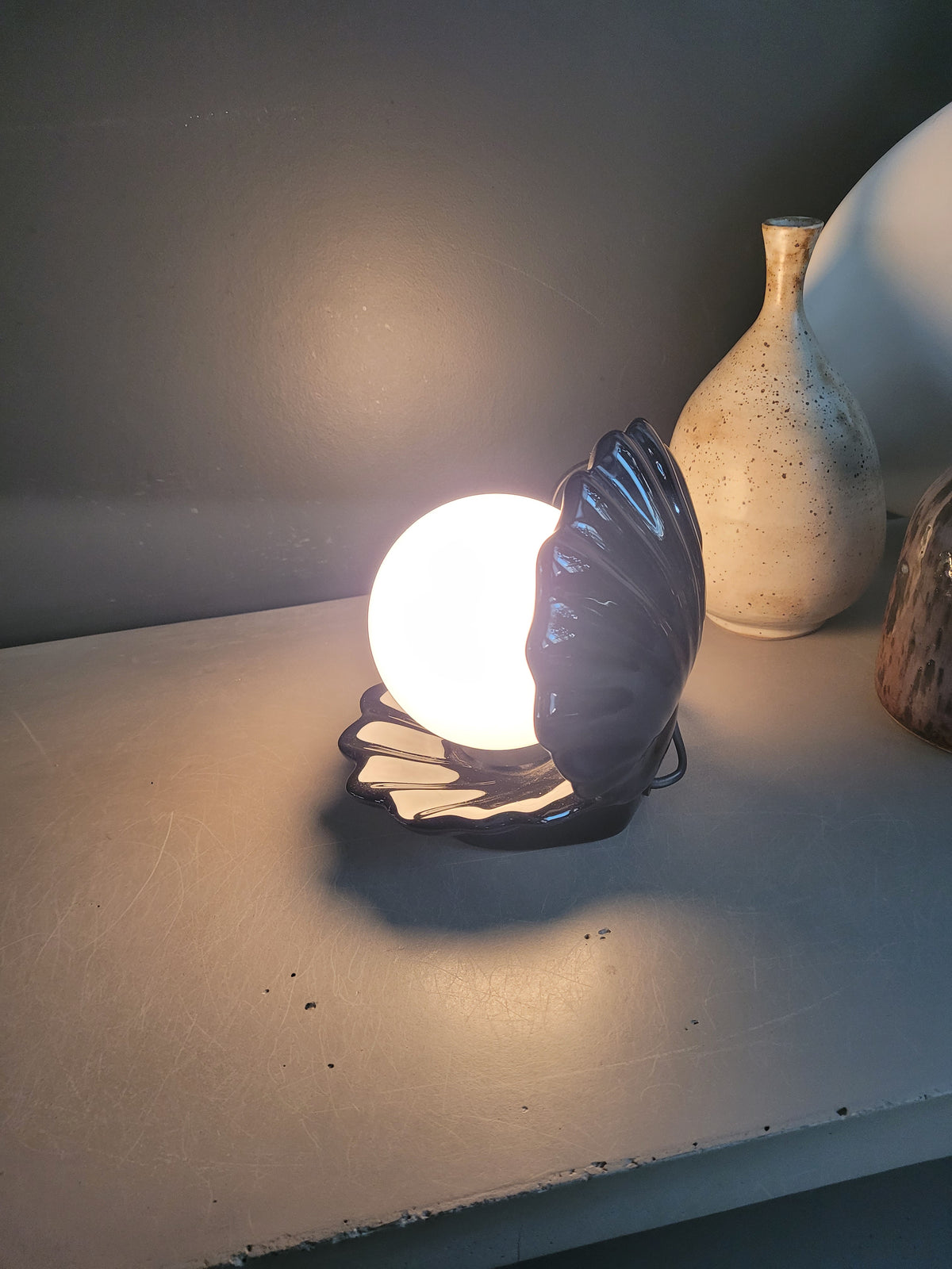 Lampe coquillage en porcelaine noire - Ref 537