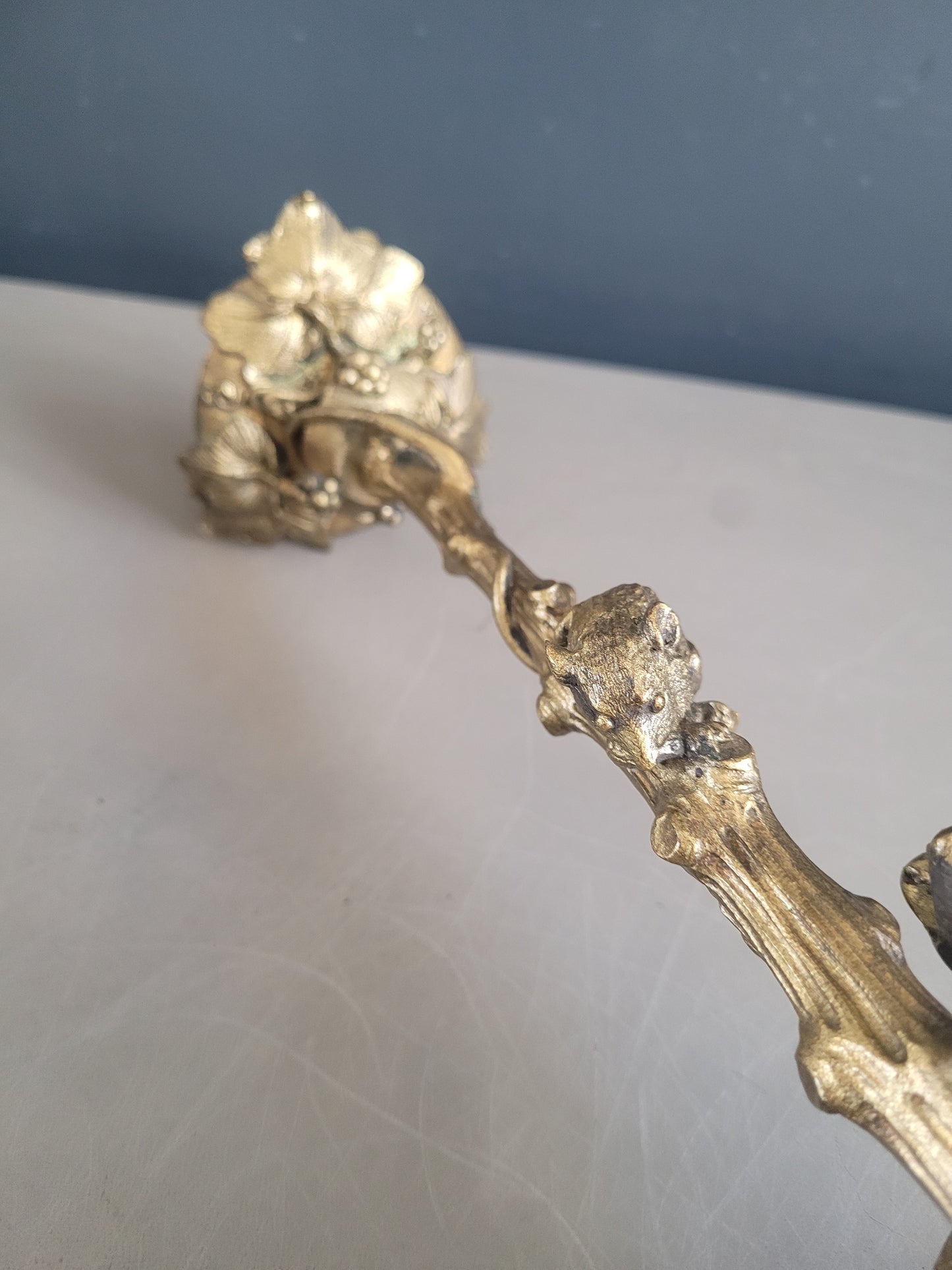 Bougeoir tripode en bronze doré serpent et souris - Ref 406