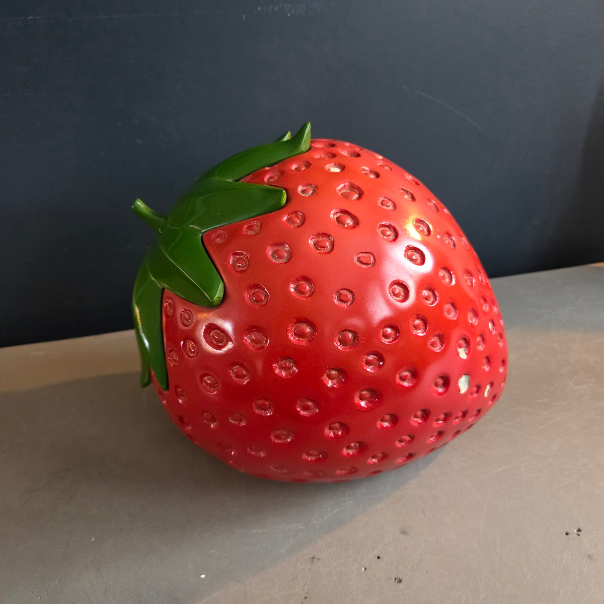 Fraise géante en résine - Ref 1409
