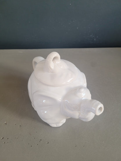 Théière éléphant en porcelaine blanche - Ref 661