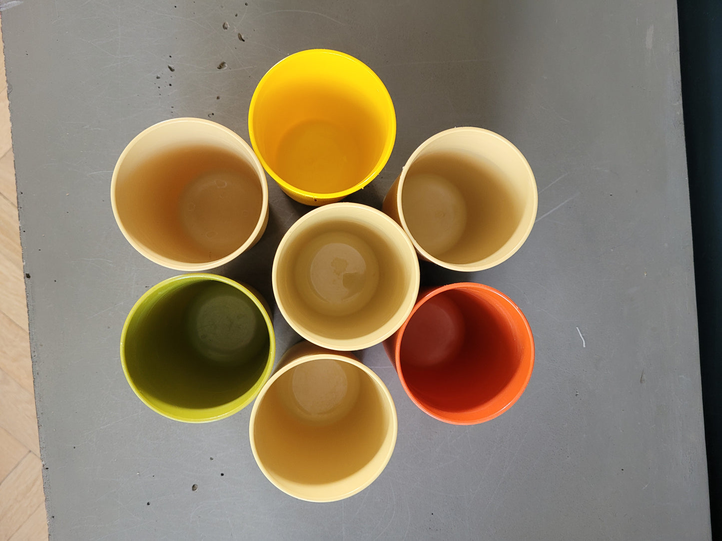 Lot de 7 gobelets en plastique Tupperware - Ref 582
