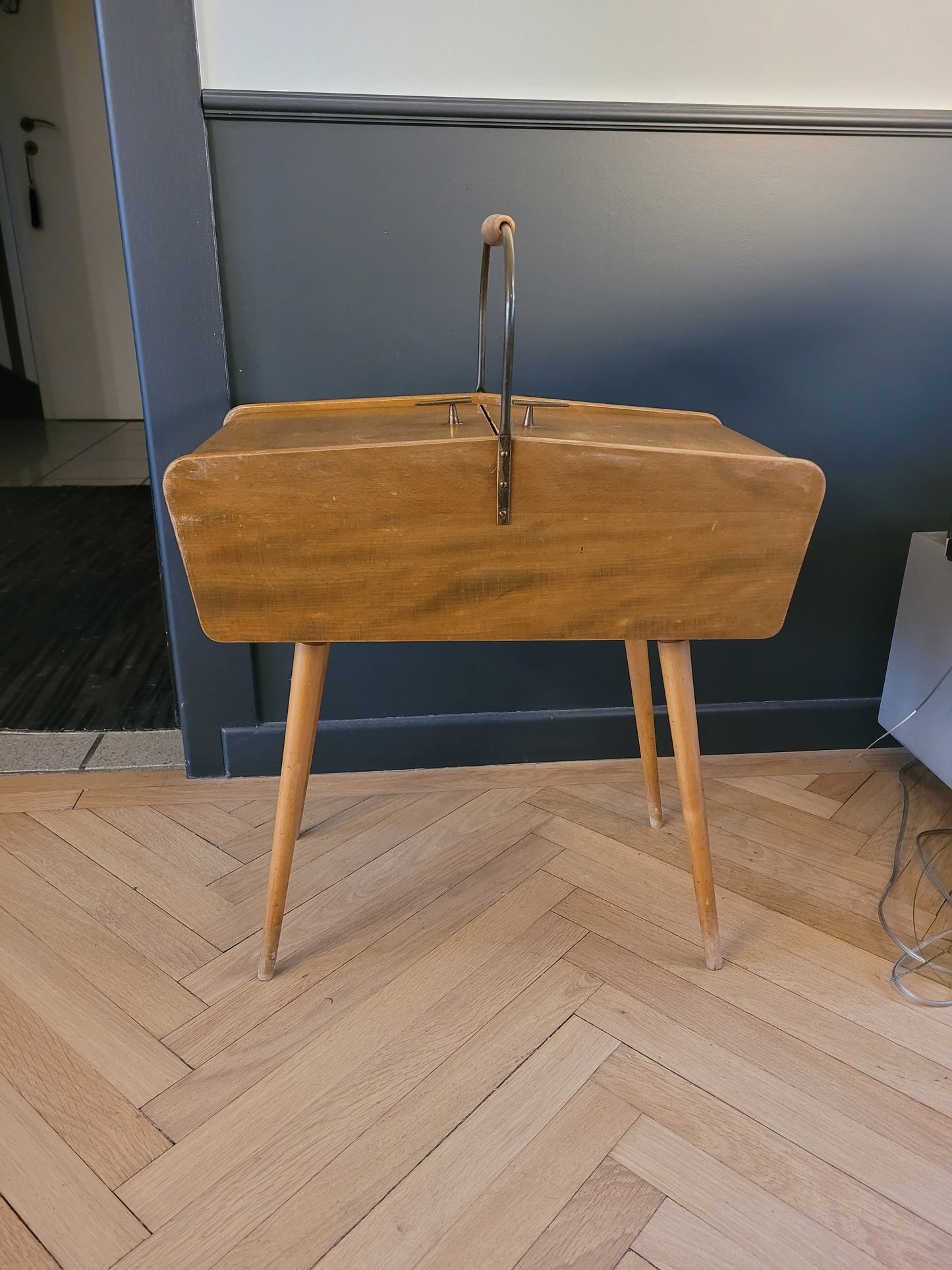 Travailleuse vintage bois pieds compas - Ref 746