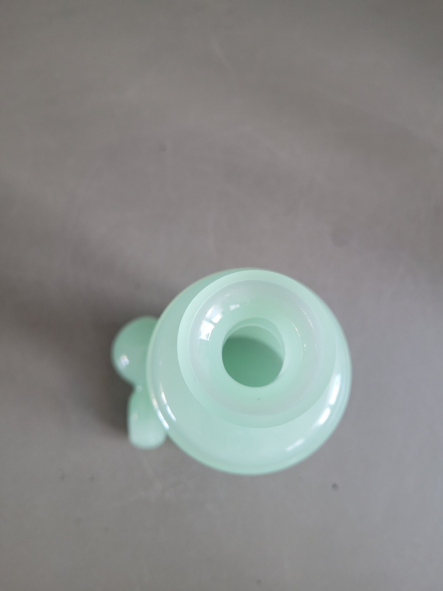 Lot de 2 flacons en verre opaline- Ref 424